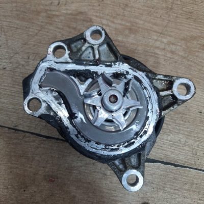 Помпа Peugeot 107 2007 1KR-FE(384F) хетчбэк 5дв. - изображение 2