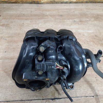 Коллектор впускной Peugeot 107 2007 1KR-FE(384F) хетчбэк 5дв. - изображение 2