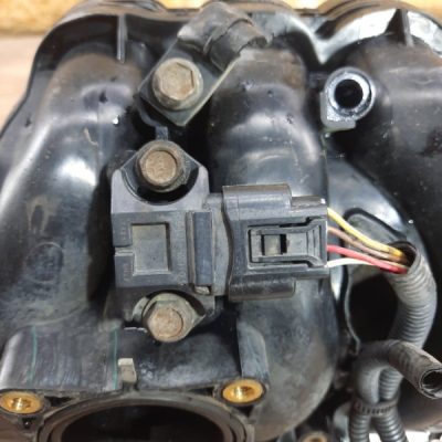 Коллектор впускной Peugeot 107 2007 1KR-FE(384F) хетчбэк 5дв. - изображение 3