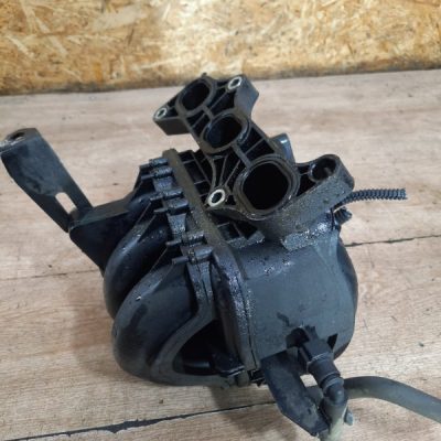 Коллектор впускной Peugeot 107 2007 1KR-FE(384F) хетчбэк 5дв. - изображение 7