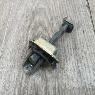 Ограничитель двери Ford Focus 1 2001 хетчбэк 5дв. FYDB Задн. Лев. - изображение 3