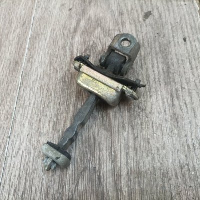 Ограничитель двери Ford Focus 1 2001 хетчбэк 5дв. FYDB Задн. Лев. - изображение 5