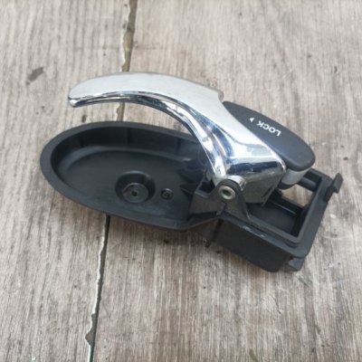 Ручка двери внутренняя Ford Focus 1 2001 хетчбэк 5дв. FYDB Задн. Лев. - изображение 3