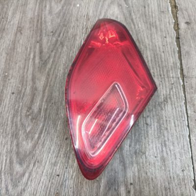 Фонарь крышки багажника Opel Astra J 2011 A17DTJ 1.7 хетчбэк 5дв., Задн., Прав. - изображение 2