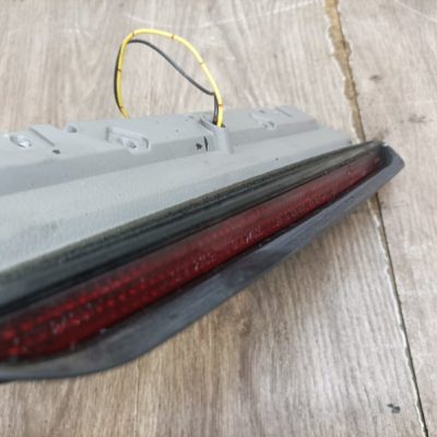 Стоп-сигнал крышки багажника Subaru Forester 2004 EJ202 джип внедорожник 5дв. - изображение 2