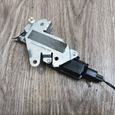 Активатор замка крышки багажника Ford Fiesta 5 2005 хетчбэк 5дв. FXJA/FXJB - изображение 2