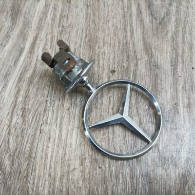 Эмблема Mercedes-Benz C-Class 2008 C220 - изображение 7