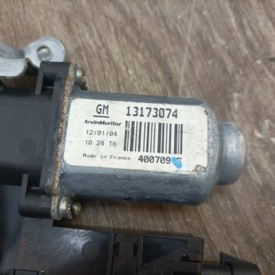 Стеклоподъемник Opel Corsa C 2002 Z10XE 1.0 хетчбэк 3дв., Перед., Прав. - изображение 5