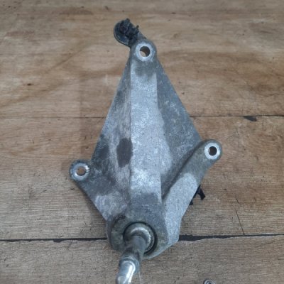 Кронштейн МКПП Nissan Micra 2007 хетчбэк 3дв. CR12DE Лев. - изображение 2