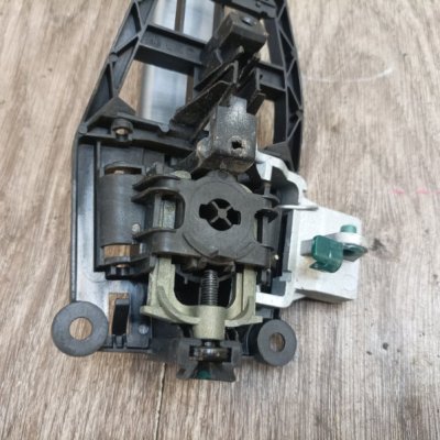 Ручка двери внешняя Opel Astra H 2004 хечбэк 5-ти дв. Задн. Прав. - изображение 2