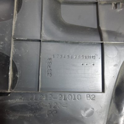 Декоративная крышка двигателя Toyota Yaris Verso 2001 минивэн 2NZ-FE - изображение 3