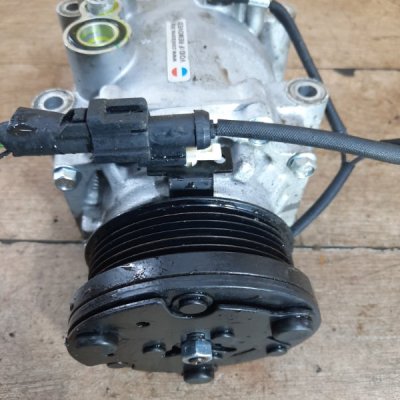 Компрессор кондиционера Ford Focus 1 2001 хетчбэк 5дв. FYDB - изображение 4