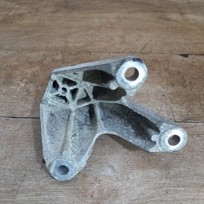 Кронштейн МКПП Ford Focus 1 2001 хетчбэк 5дв. FYDB Лев. - изображение 7