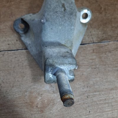 Кронштейн МКПП Ford Focus 1 2001 хетчбэк 5дв. FYDB Лев. - изображение 3