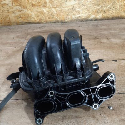 Коллектор впускной Toyota Aygo 2009 1KR-FE хетчбэк 5дв. - изображение 4