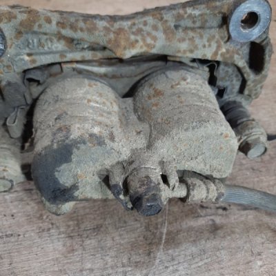 Тормозной суппорт Subaru Forester 2004 джип внедорожник 5дв. EJ202 Перед. Прав. - изображение 4