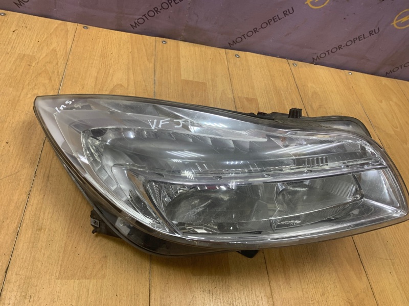 Фара Opel Insignia 2011 хетчбэк 5-ти дв. A18XER Перед. Прав.