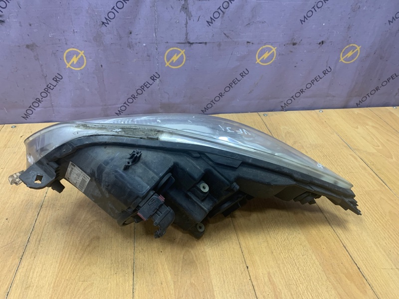 Фара Opel Insignia 2011 хетчбэк 5-ти дв. A18XER Перед. Прав.