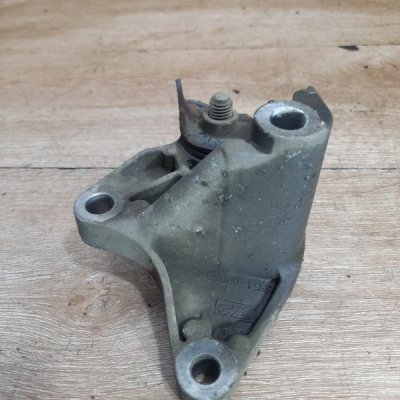 Кронштейн МКПП Ford Focus 2 2008 хетчбэк 5дв. SHDA Задн. - изображение 2