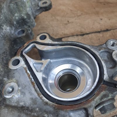 Передняя крышка двигателя Toyota Aygo 2007 хетчбэк 3дв. 1KR-FE - изображение 13