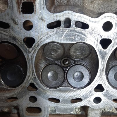 Головка блока цилиндров Ford Focus 2 2009 хетчбэк 3-х дв. SHDA - изображение 4