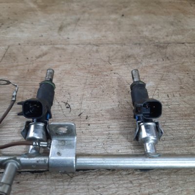 Топливная рампа Chevrolet Aveo 2013 седан 4дв. F16D4 - изображение 4