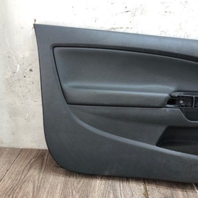 Обшивка двери Opel Corsa D 2008 хетчбэк 3дв. Z12XEP 1.2 Перед. Лев. - изображение 3