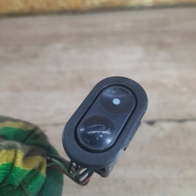 Кнопка стеклоподъемника Opel Tigra A 2000 купе X14XE 1.4 Прав. - изображение 5