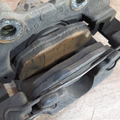 Тормозной суппорт Opel Tigra 2000 X14XE 1.4 купе, Перед., Прав. - изображение 4