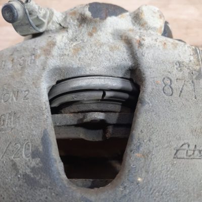 Тормозной суппорт Opel Tigra 2000 X14XE 1.4 купе, Перед., Прав. - изображение 8