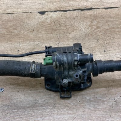 Корпус термостата Peugeot Partner 2006 9HW(DV6BTED4) - изображение 3