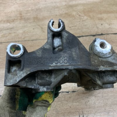 Кронштейн генератора Peugeot Partner 2006 9HW(DV6BTED4) - изображение 2
