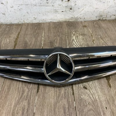 Решетка радиатора Mercedes-Benz C-Class 2009 W204 - изображение 15