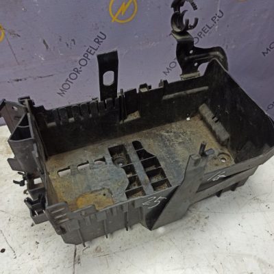 Полка аккумулятора Opel Astra J 2011 A17DTE хетчбэк 5-ти дв., Перед.