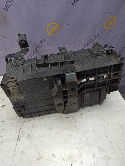 Полка аккумулятора Opel Astra J 2011 A17DTE хетчбэк 5-ти дв., Перед.