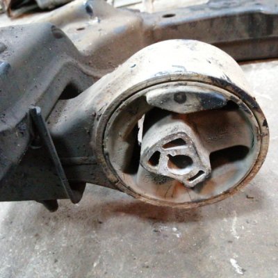 Подушка двигателя Opel Astra J 2011 хетчбэк 5-ти дв. A17DTR Задн. - изображение 2