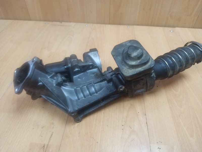 Коллектор впускной Opel Astra J 2011 A17DTR хетчбэк 5-ти дв. — изображение 3