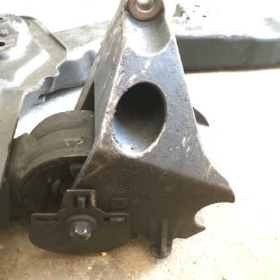 Подушка двигателя Saab 9-3 2005 Z19DTH - изображение 6