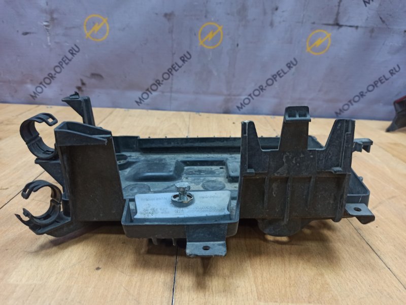 Полка аккумулятора Opel Corsa D 2008