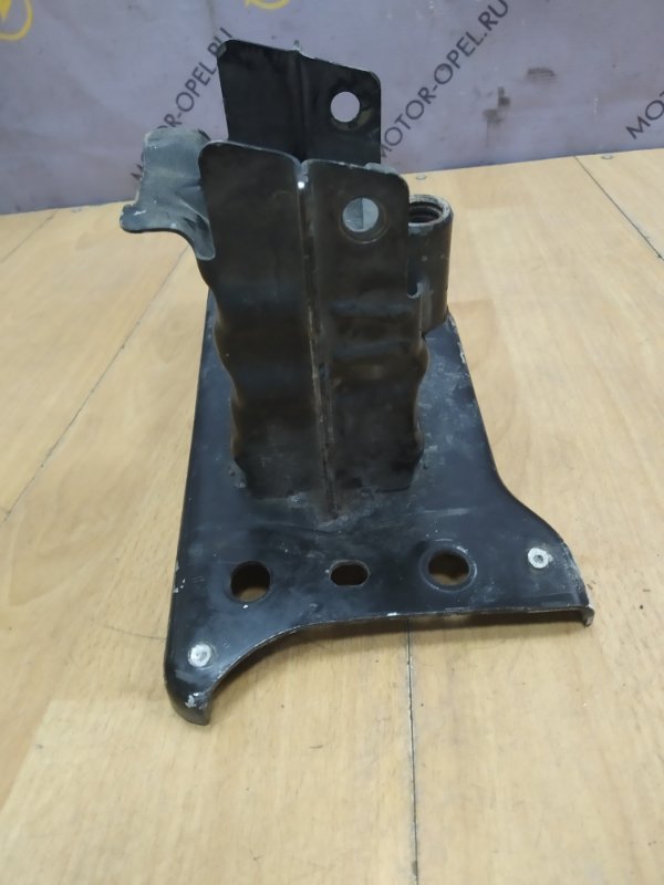 Кронштейн Opel Corsa D 2006-2010 Перед. Прав.