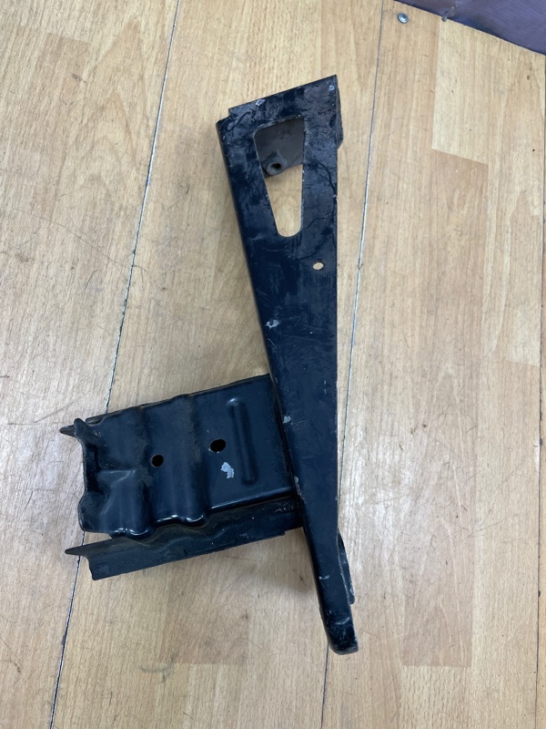 Кронштейн Opel Corsa D 2006-2010 Перед. Лев.