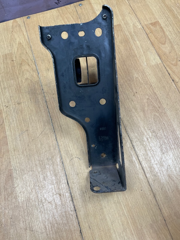 Кронштейн Opel Corsa D 2006-2010 Перед. Лев.