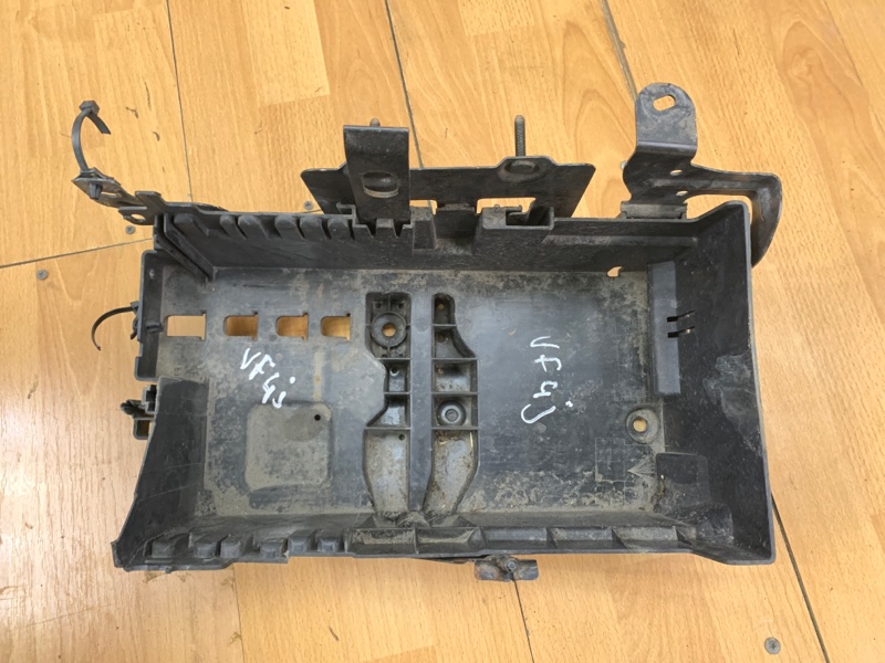 Полка аккумулятора Opel Astra J