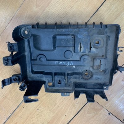 Полка аккумулятора Opel Corsa D 2006-2010 - изображение 1