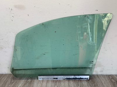 Стекло Opel Zafira B 2005-2012 минивэн, Перед., Прав.