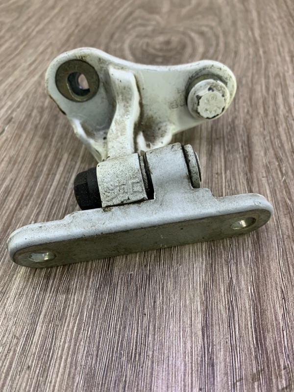 Петля двери Mercedes-Benz ML-350 2006 W164 3.5 М272 Перед.