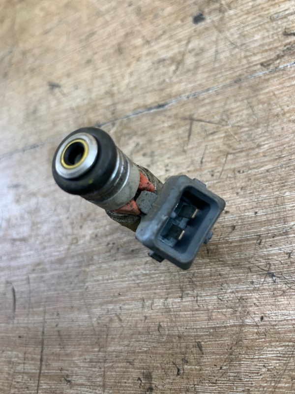 Топливная форсунка Volkswagen Golf 4 2005 AUA - изображение 4