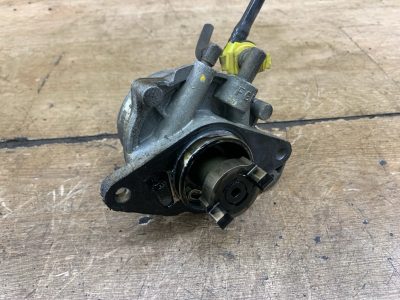 Вакуммный нассос Opel Astra H 2008 Z13DTH