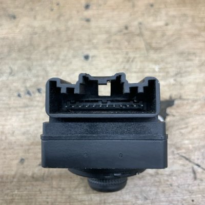 Кнопка управления зеркалами Opel Astra J 2010 хетчбэк 5дв. A16LET 1.6 - изображение 3