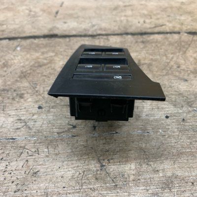 Кнопка стеклоподъемника Opel Astra J 2010 хетчбэк 5дв. A16LET 1.6 Перед. Лев. - изображение 10